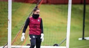 Goleira do Corinthians brinca sobre 'protesto' antes de treino e comenta recuperação após cirurgia