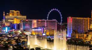 Avenida de 6,8 km vira o maior palco de luzes do mundo; com 30 hotéis e cassinos gigantes, a Las Vegas Strip é o centro mundial do entretenimento