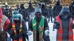 Milhares protestam sob frio extremo em Minnesota