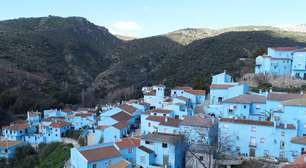 Vila dos Smurfs: descubra a exuberante cidade azul na Espanha