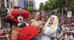 Chá da Alice desfila pelo Centro do Rio mesclando diversidade, liberdade de expressão e muita alegria