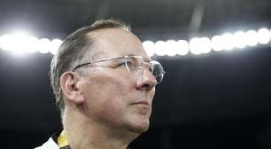 Textor anuncia aporte, promete reforços e acusa Lyon de "finanças falsas" no Botafogo