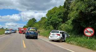 Colisão na BR-290 envolve carro da prefeitura de São Pedro do Sul e deixa um morto e cinco feridos