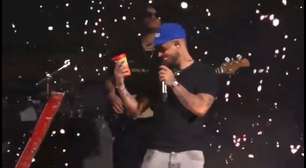 Zé Felipe vê copo com imagem de Ana Castela em show e faz revelação; saiba o que ele disse