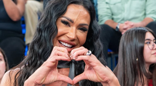 Gracyanne Barbosa se emociona nos ensaios da União da Ilha