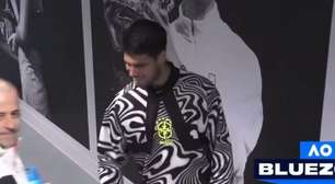 Alcaraz usa roupa do Brasil, vence e desabafa sobre o calor