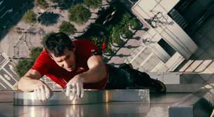 Sem proteção nem cordas, homem escala prédio de 101 andares em Taiwan; veja