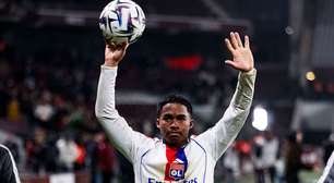 Endrick marca primeiro hat-trick da carreira em goleada do Lyon