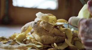 Se você tem cascas de batata em casa, você tem um tesouro: 5 maneiras de usá-las para economizar