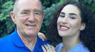 Discreta, filha de Renato Aragão engata namoro com médico 13 anos mais velho