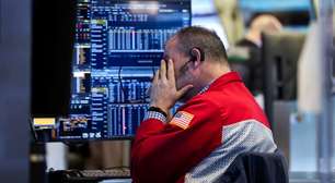 Wall Street fecha em alta antes de balanços e reunião do Fed