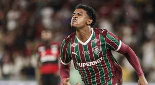 John Kennedy resgata fama de carrasco e ganha confiança no Fluminense