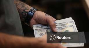 Dólar cai em sintonia com exterior em início de semana de decisões sobre juros