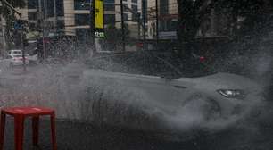 Idoso morre arrastado por enxurrada durante chuva em São Paulo