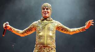 Ney Matogrosso é confundido com Caetano Veloso ao passear em Salvador; assista