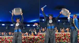 Universitário vende de estrume de gado a gás para pagar faculdade e leva botijão em formatura: 'Nunca desisti'