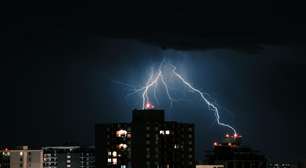 O que acontece quando uma pessoa é atingida por um raio? Como se prevenir?