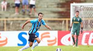 Flamengo sonda o Grêmio pelo volante Bernardo Zortéa