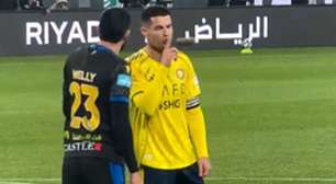 Vídeo: Cristiano Ronaldo provoca zagueiro com convite para "cavalinho"