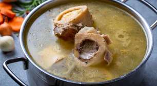O jeito certo de fazer caldo de ossos em casa