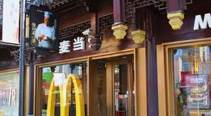 Interação social vira um fardo na China e as mesas individuais do McDonald's se tornam as mais disputadas