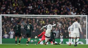 Dupla do Tottenham se envolve em acidente antes de viagem para duelo decisivo da Champions