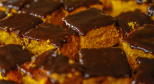 O segredo da casquinha durinha do bolo de cenoura