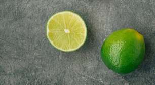 Se você tem cascas de limão, não jogue no lixo: você tem um tesouro capaz de salvar suas plantas