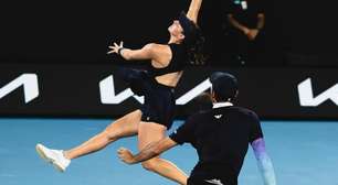 Luisa Stefani busca semi de dupla feminina e final de mista no Australian Open