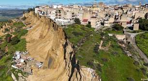 Deslizamento de terra deixa cidade na Itália à beira do precipício