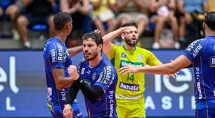 Vôlei Renata vira e avança para a semi da Copa Brasil