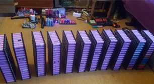 "Comecei a colecioná-las e já tenho mais de 650": homem abastece sua casa com eletricidade há 10 anos graças a baterias de laptops