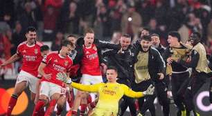 Goleiro faz gol no fim, Benfica vence o Real Madrid e se garante nos playoffs da Champions