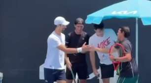 Leonardo Storck treina com Djokovic no Australian Open