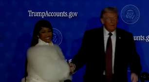 Cantora Nicki Minaj vai a evento de Trump e diz que é 'fã número 1' do presidente: 'Não vou mudar'