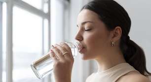 O que acontece se você beber apenas água por 24 horas?
