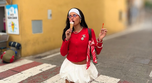 Parecem sapatilhas de balé, mas são Adidas: esse novo tênis na cor red velvet é um dos mais procurados em 2026 e fica incrível com vestido, saia midi ou jorts