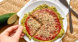 É a pizza ideal para pessoas impacientes: como a abobrinha salvou meu jantar sem usar farinha de trigo