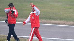 Hamilton celebra desempenho da Ferrari em testes em Barcelona