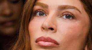 Roupa de Grazi Massafera rouba a cena em festa de 'Dona Beja': 'Escolheu isso?'