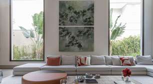 Quer decorar a parede atrás do sofá? Veja 3 ideias criativas para valorizar a sala