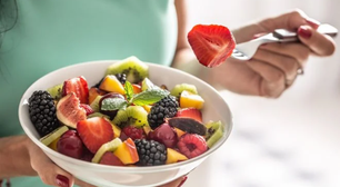 Se você quer perder gordura na barriga e não consome estas frutas, está fazendo errado: veja o que essa especialista revelou