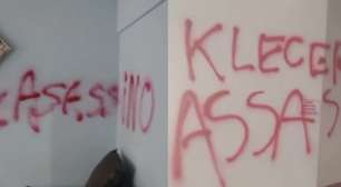 Apartamento de síndico que confessou matar corretora em Caldas Novas (GO) é depredado e pichado