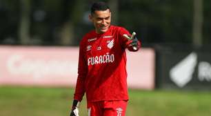 Ídolo do Athletico-PR, Santos manda recado para torcida após estreia na Série A: "Sabemos que"