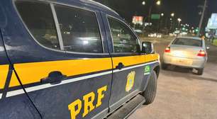 Caminhão perde o controle e atinge viatura da Brigada Militar na ERS-030, em Tramandaí