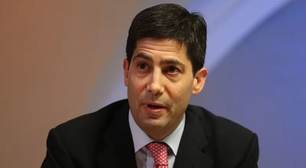 Quem é o economista nomeado para o banco central dos EUA em meio a ataques de Trump à instituição