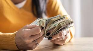 Por que dólar atingiu maior baixa em quatro anos e pode cair ainda mais