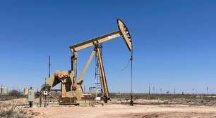 Petróleo fecha perto do maior valor em 6 meses