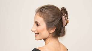 5 penteados com piranhas de cabelo para enfrentar o verão com estilo