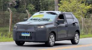 Novo Fiat Argo 2027 mostra mais detalhes em flagra recente no Brasil
